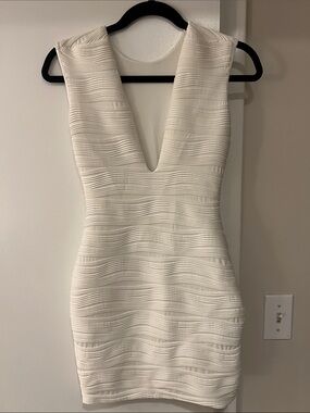 Bec & Bridge White Textured V-Neck Bodycon Dress